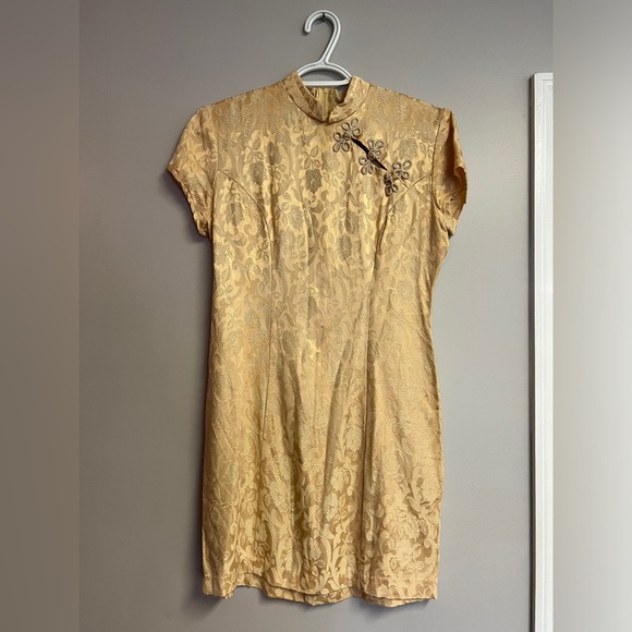 Vintage Breakin’ Loose Oriental Style Gold Dress Size 9/10 - Picture 1 of 7